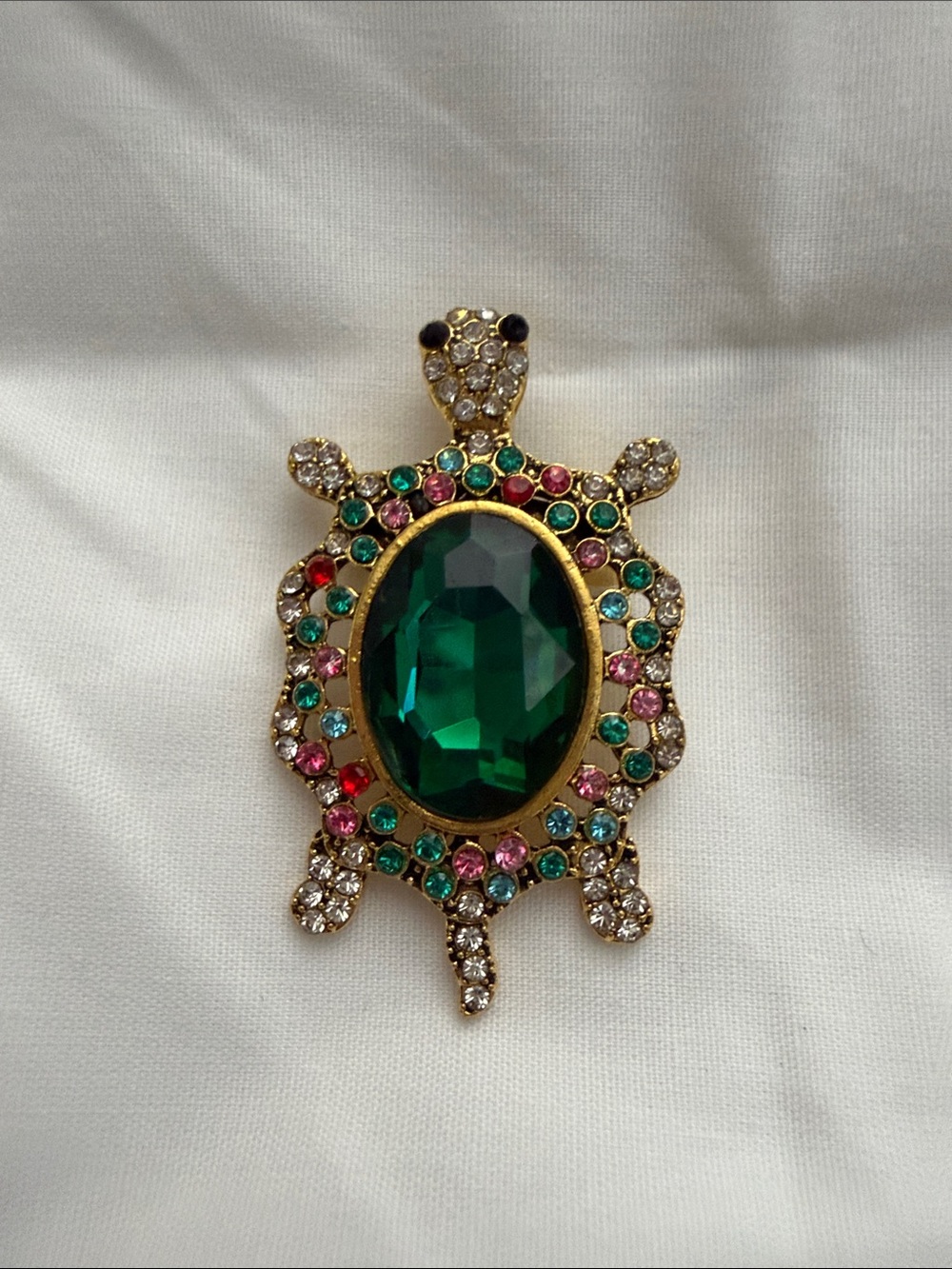 Elegant brooch